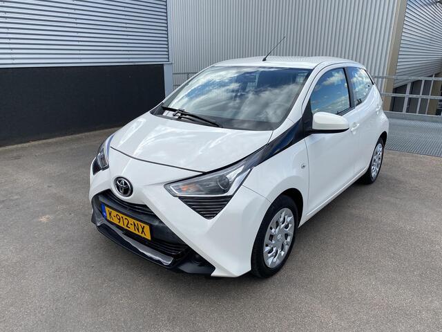 Toyota AYGO 1.0 VVT-i x-play Apple CarPlay/Android auto navigatie, achteruitrij camera, cruise control, airconditioning