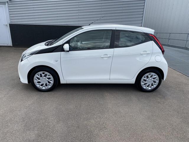 Toyota AYGO 1.0 VVT-i x-play Apple CarPlay/Android auto navigatie, achteruitrij camera, cruise control, airconditioning