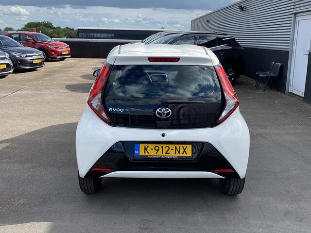Toyota AYGO 1.0 VVT-i x-play Apple CarPlay/Android auto navigatie, achteruitrij camera, cruise control, airconditioning