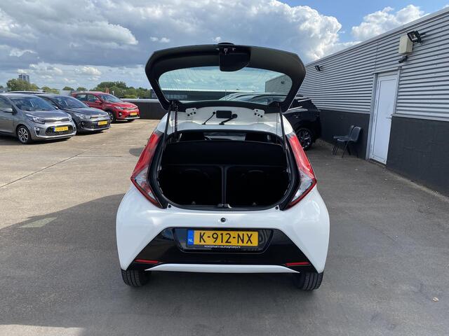 Toyota AYGO 1.0 VVT-i x-play Apple CarPlay/Android auto navigatie, achteruitrij camera, cruise control, airconditioning