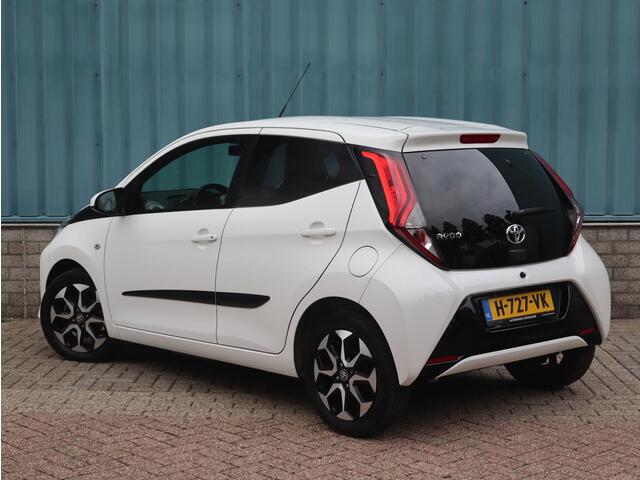 Toyota AYGO 5-deurs x-joy 1.0 VVT-i 72pk | APPLE CARPLAY / ANDROID AUTO | CAMERA | CLIMA | ELEKTRISCH PAKKET |