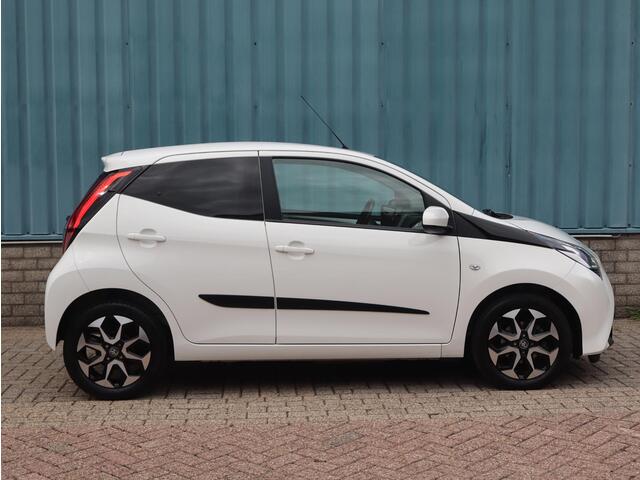 Toyota AYGO 5-deurs x-joy 1.0 VVT-i 72pk | APPLE CARPLAY / ANDROID AUTO | CAMERA | CLIMA | ELEKTRISCH PAKKET |