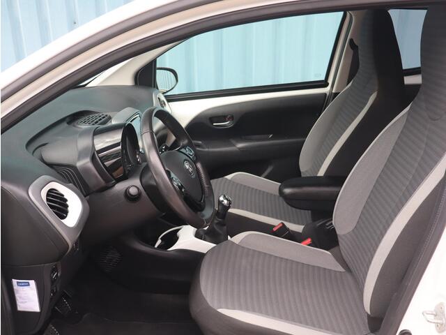 Toyota AYGO 5-deurs x-joy 1.0 VVT-i 72pk | APPLE CARPLAY / ANDROID AUTO | CAMERA | CLIMA | ELEKTRISCH PAKKET |