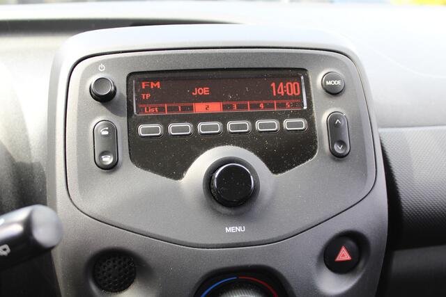 Toyota AYGO 1.0 VVT-i x | Rijklaar | Radio | Bluetooth | NAP | Dealer ondehouden | Centrale deurvergrendeling | Elektrische ramen