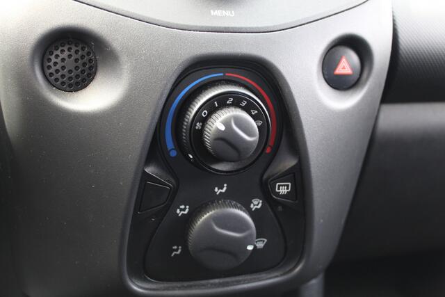 Toyota AYGO 1.0 VVT-i x | Rijklaar | Radio | Bluetooth | NAP | Dealer ondehouden | Centrale deurvergrendeling | Elektrische ramen