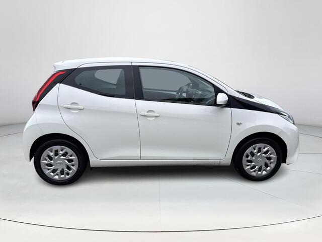 Toyota AYGO 1.0 VVT-i x-play **AUTOMAAT/ NAVIGATIE/ 36 MAANDEN GARANTIE**