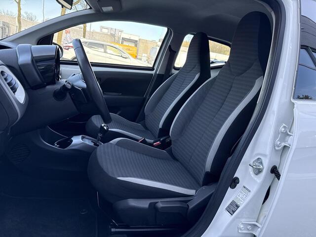 Toyota AYGO 1.0 VVT-i x-play **AUTOMAAT/ NAVIGATIE/ 36 MAANDEN GARANTIE**