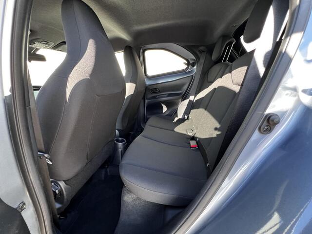 Toyota AYGO X 1.0 VVT-i MT Pulse / Dealer onderhouden / Achteruitrijcamera / Adaptieve CC / Parkeersensoren V+A / 17" LM wielen / Climate control / Navigatie via Apple Carplay Android /