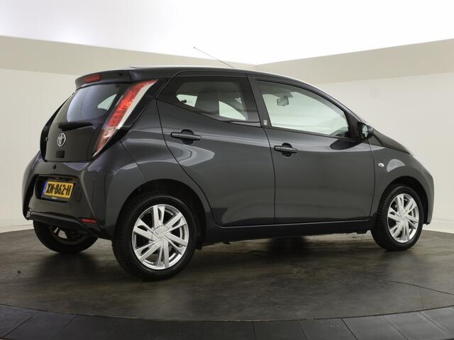 Toyota AYGO 1.0 VVT-i x-cite | LM Velgen | Nieuwe All Seasons | Camera |