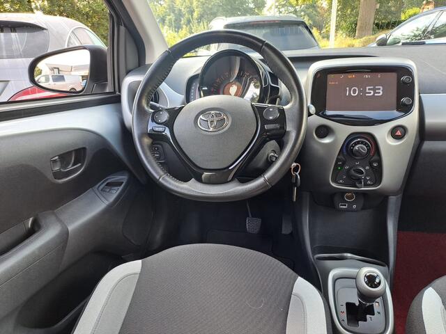 Toyota AYGO 1.0 VVT-i x-play | Automaat | Airco | Navi | App-connect | Camera | All-seasons |