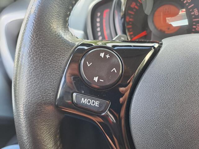 Toyota AYGO 1.0 VVT-i x-play | Automaat | Airco | Navi | App-connect | Camera | All-seasons |