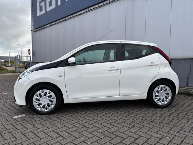 Toyota AYGO 1.0 VVT-i x-play limited | Airco | Navigatie | Camera |