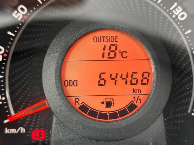 Toyota AYGO 1.0 VVT-i x-play limited | Airco | Navigatie | Camera |