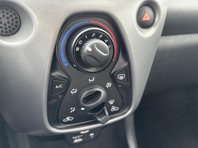 Toyota AYGO 1.0 VVT-i x-play limited | Airco | Navigatie | Camera |