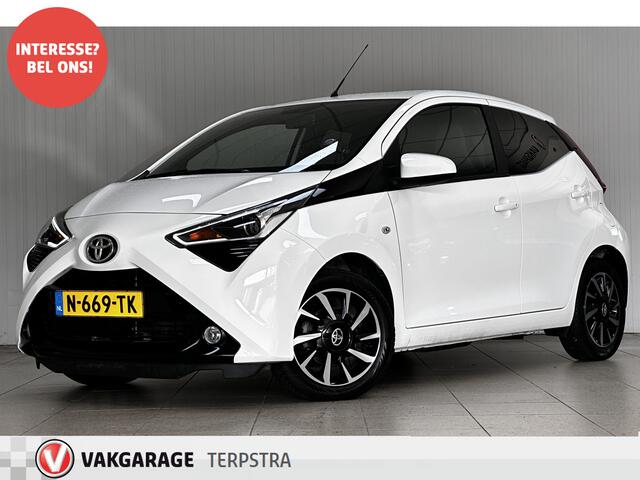 Toyota AYGO 1.0 VVT-i x-cite ultimate/ Zwarte-Hemel/ Camera/ 15'' LMV/ Apple + Android/ DAB+/ Clima/ Elek. pakket/ Isofix/ Bluetooth/ Multi. LEDER. Stuur/ Diml. Auto/ Mistl./ Extra getint glas.