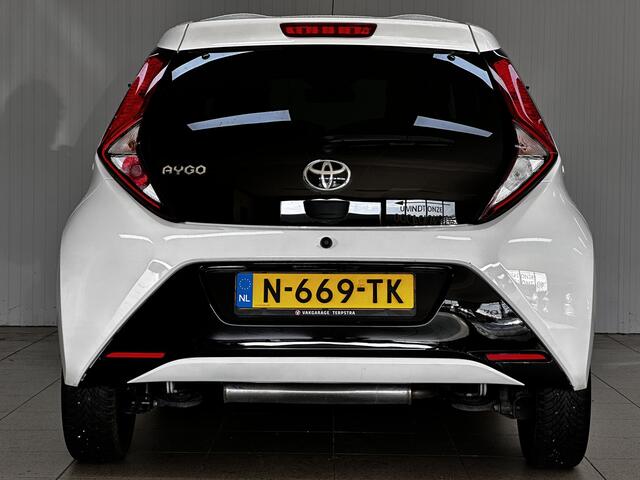 Toyota AYGO 1.0 VVT-i x-cite ultimate/ Zwarte-Hemel/ Camera/ 15'' LMV/ Apple + Android/ DAB+/ Clima/ Elek. pakket/ Isofix/ Bluetooth/ Multi. LEDER. Stuur/ Diml. Auto/ Mistl./ Extra getint glas.