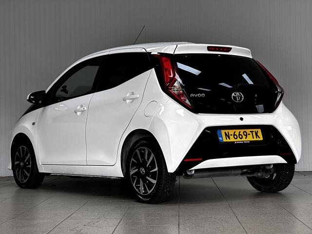Toyota AYGO 1.0 VVT-i x-cite ultimate/ Zwarte-Hemel/ Camera/ 15'' LMV/ Apple + Android/ DAB+/ Clima/ Elek. pakket/ Isofix/ Bluetooth/ Multi. LEDER. Stuur/ Diml. Auto/ Mistl./ Extra getint glas.