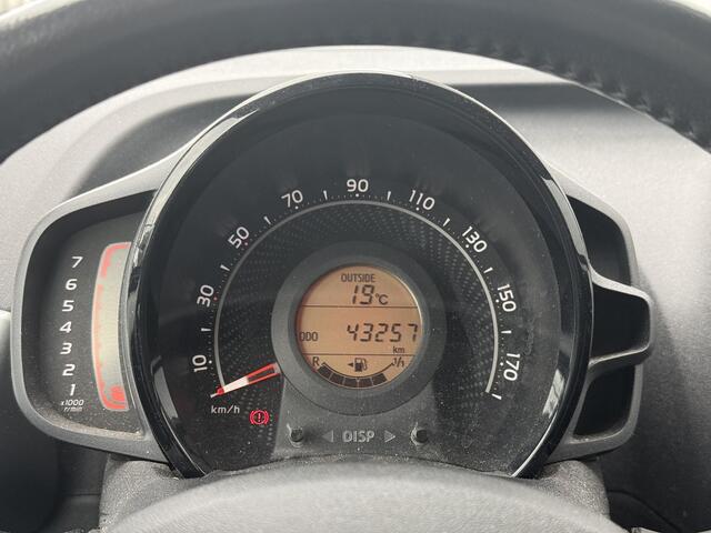 Toyota AYGO 1.0 VVT-i x-play **AIRCO/ BEGRENZER/ BLUETOOTH/ GARANTIE**