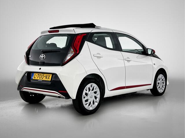 Toyota AYGO 1.0 VVT-i x-play cabrio Airconditioning | Schuifdak | Cruise control | Achteruitrijcamera |