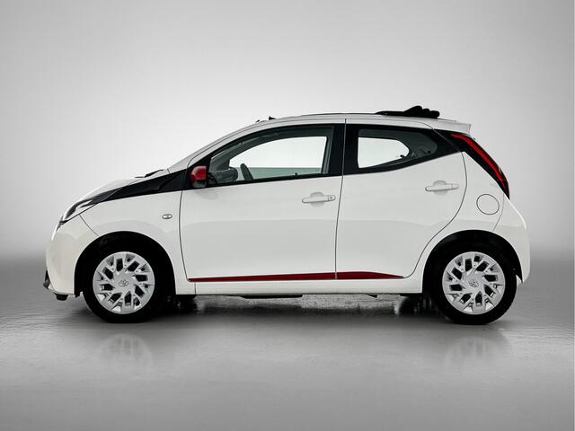 Toyota AYGO 1.0 VVT-i x-play cabrio Airconditioning | Schuifdak | Cruise control | Achteruitrijcamera |