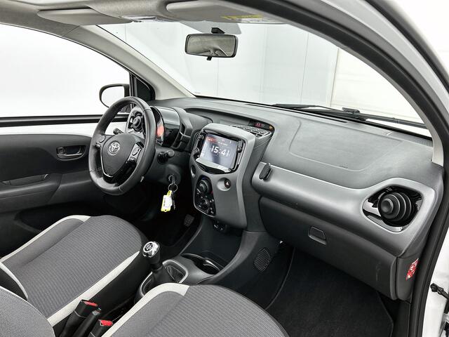 Toyota AYGO 1.0 VVT-i x-play cabrio Airconditioning | Schuifdak | Cruise control | Achteruitrijcamera |