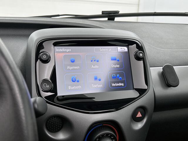 Toyota AYGO 1.0 VVT-i x-play cabrio Airconditioning | Schuifdak | Cruise control | Achteruitrijcamera |