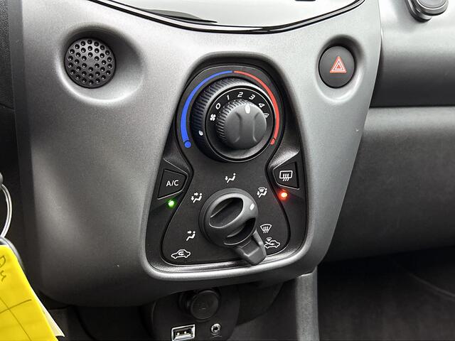 Toyota AYGO 1.0 VVT-i x-play cabrio Airconditioning | Schuifdak | Cruise control | Achteruitrijcamera |