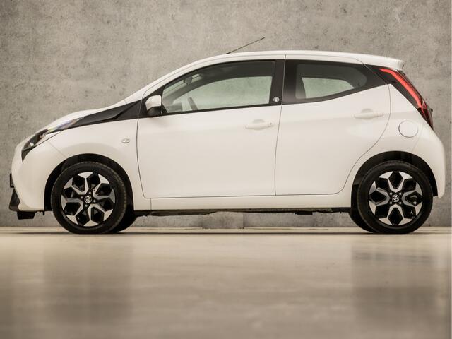 Toyota AYGO 1.0 VVT-i Sport (APPLE CARPLAY, NAVIGATIE, LM VELGEN, SPORTSTOELEN, CAMERA, LANE ASSIST, NIEUWE APK, NIEUWSTAAT)
