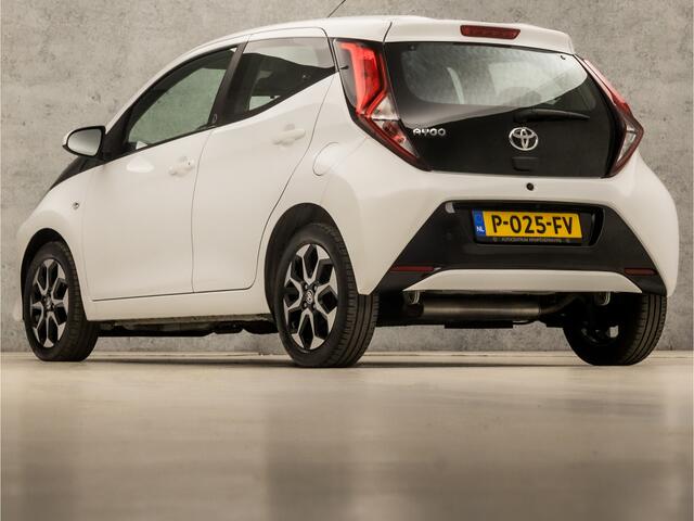Toyota AYGO 1.0 VVT-i Sport (APPLE CARPLAY, NAVIGATIE, LM VELGEN, SPORTSTOELEN, CAMERA, LANE ASSIST, NIEUWE APK, NIEUWSTAAT)