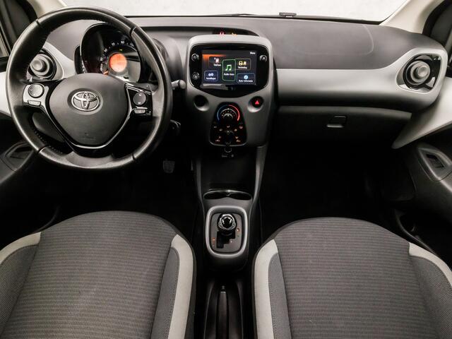 Toyota AYGO 1.0 VVT-i Sport (APPLE CARPLAY, NAVIGATIE, LM VELGEN, SPORTSTOELEN, CAMERA, LANE ASSIST, NIEUWE APK, NIEUWSTAAT)