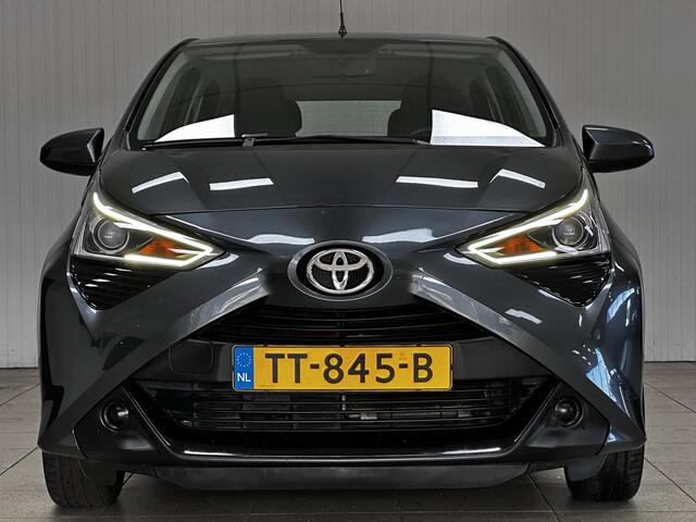 Toyota AYGO 1.0 VVT-i x-play/ 5-Drs/ AUTOMAAT!/ Camera/ Media-Scherm/ Airco/ C.V. Afstand/ Elek. Ramen/ Isofix/ Bluetooth/ Multi. LEDER. Stuur/ LED Dagrijverl/ Getint glas.