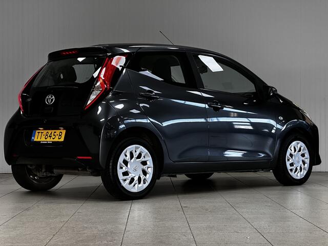 Toyota AYGO 1.0 VVT-i x-play/ 5-Drs/ AUTOMAAT!/ Camera/ Media-Scherm/ Airco/ C.V. Afstand/ Elek. Ramen/ Isofix/ Bluetooth/ Multi. LEDER. Stuur/ LED Dagrijverl/ Getint glas.