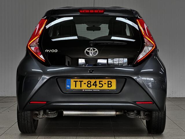 Toyota AYGO 1.0 VVT-i x-play/ 5-Drs/ AUTOMAAT!/ Camera/ Media-Scherm/ Airco/ C.V. Afstand/ Elek. Ramen/ Isofix/ Bluetooth/ Multi. LEDER. Stuur/ LED Dagrijverl/ Getint glas.