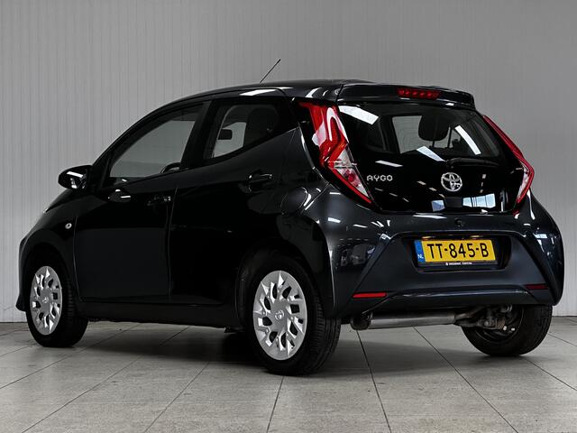 Toyota AYGO 1.0 VVT-i x-play/ 5-Drs/ AUTOMAAT!/ Camera/ Media-Scherm/ Airco/ C.V. Afstand/ Elek. Ramen/ Isofix/ Bluetooth/ Multi. LEDER. Stuur/ LED Dagrijverl/ Getint glas.