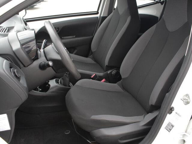 Toyota AYGO 1.0 VVT-i x-now | Airco | Radio