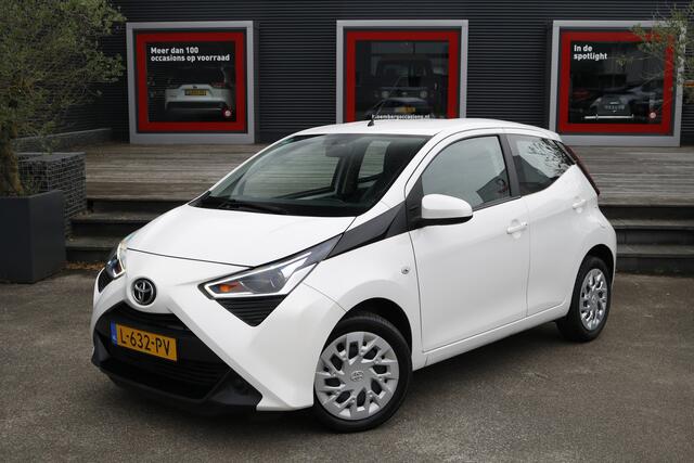 Toyota AYGO 1.0 VVT-i x-play Automaat | DAB | bluetooth |