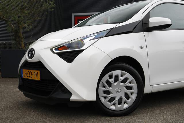 Toyota AYGO 1.0 VVT-i x-play Automaat | DAB | bluetooth |
