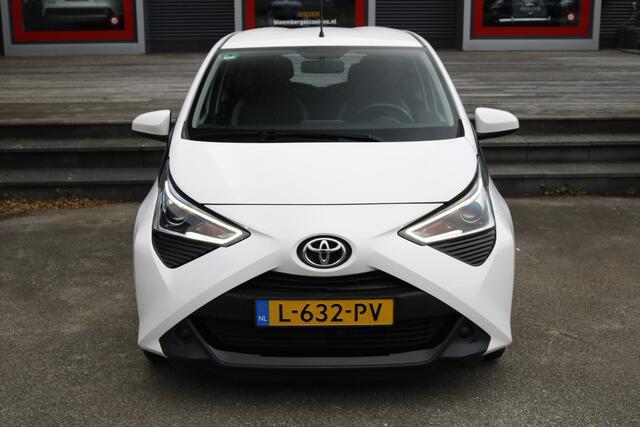 Toyota AYGO 1.0 VVT-i x-play Automaat | DAB | bluetooth |