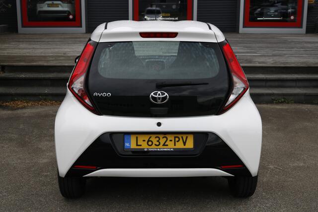 Toyota AYGO 1.0 VVT-i x-play Automaat | DAB | bluetooth |