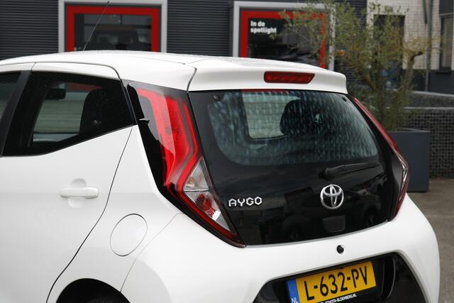 Toyota AYGO 1.0 VVT-i x-play Automaat | DAB | bluetooth |