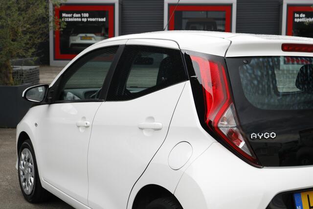 Toyota AYGO 1.0 VVT-i x-play Automaat | DAB | bluetooth |