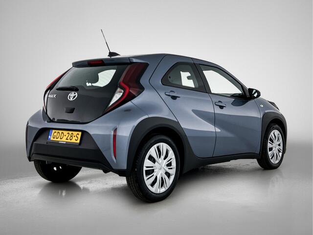 Toyota AYGO X 1.0 VVT-i MT Play | CarPlay/Android Auto | Camera | Metallic lak |