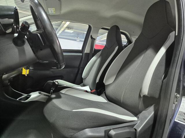 Toyota AYGO 1.0 VVT-i x-play | Automaat | Dealer onderhouden |