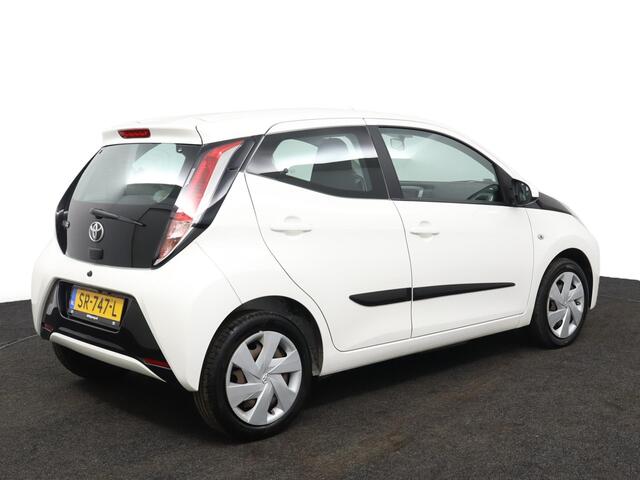 Toyota AYGO 1.0 VVT-i x-nav | Airco | Achteruitrijcamera | Navigatie | Bluetooth |