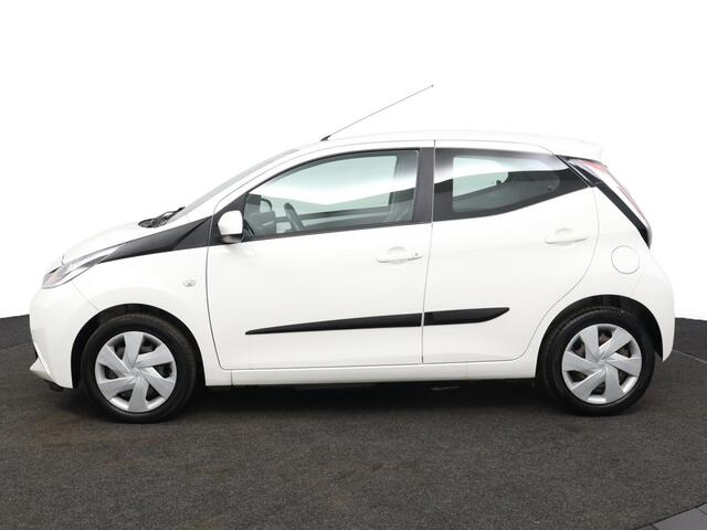 Toyota AYGO 1.0 VVT-i x-nav | Airco | Achteruitrijcamera | Navigatie | Bluetooth |
