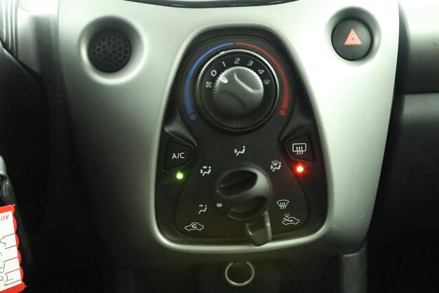 Toyota AYGO 1.0 VVT-i x-nav | Airco | Achteruitrijcamera | Navigatie | Bluetooth |