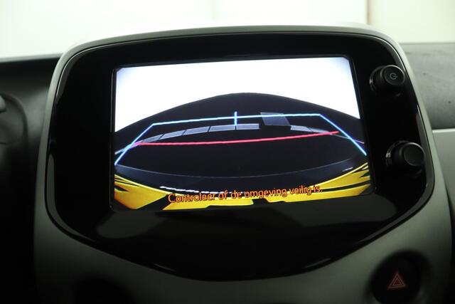 Toyota AYGO 1.0 VVT-i x-nav | Airco | Achteruitrijcamera | Navigatie | Bluetooth |