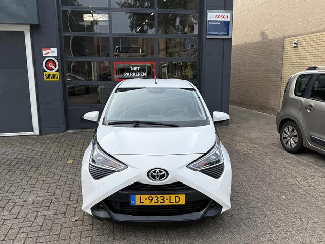 Toyota AYGO 1.0 VVT-i x-play Automaat / Airco/ Apple carplay/ LED
