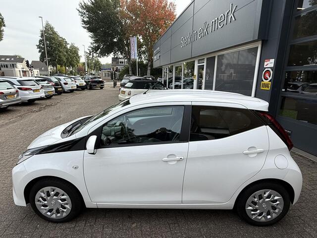 Toyota AYGO 1.0 VVT-i x-play Automaat / Airco/ Apple carplay/ LED