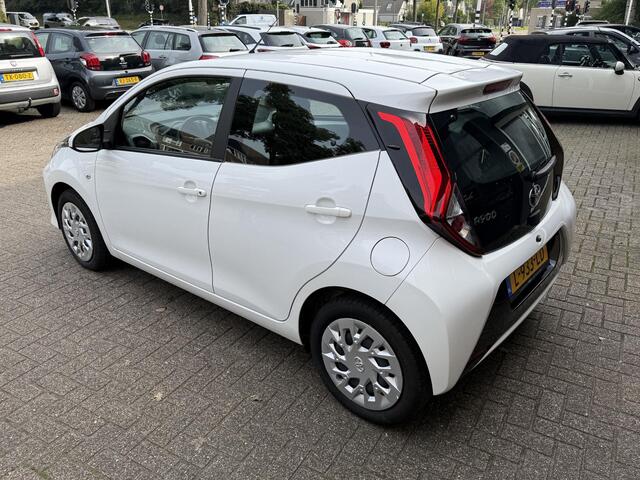 Toyota AYGO 1.0 VVT-i x-play Automaat / Airco/ Apple carplay/ LED